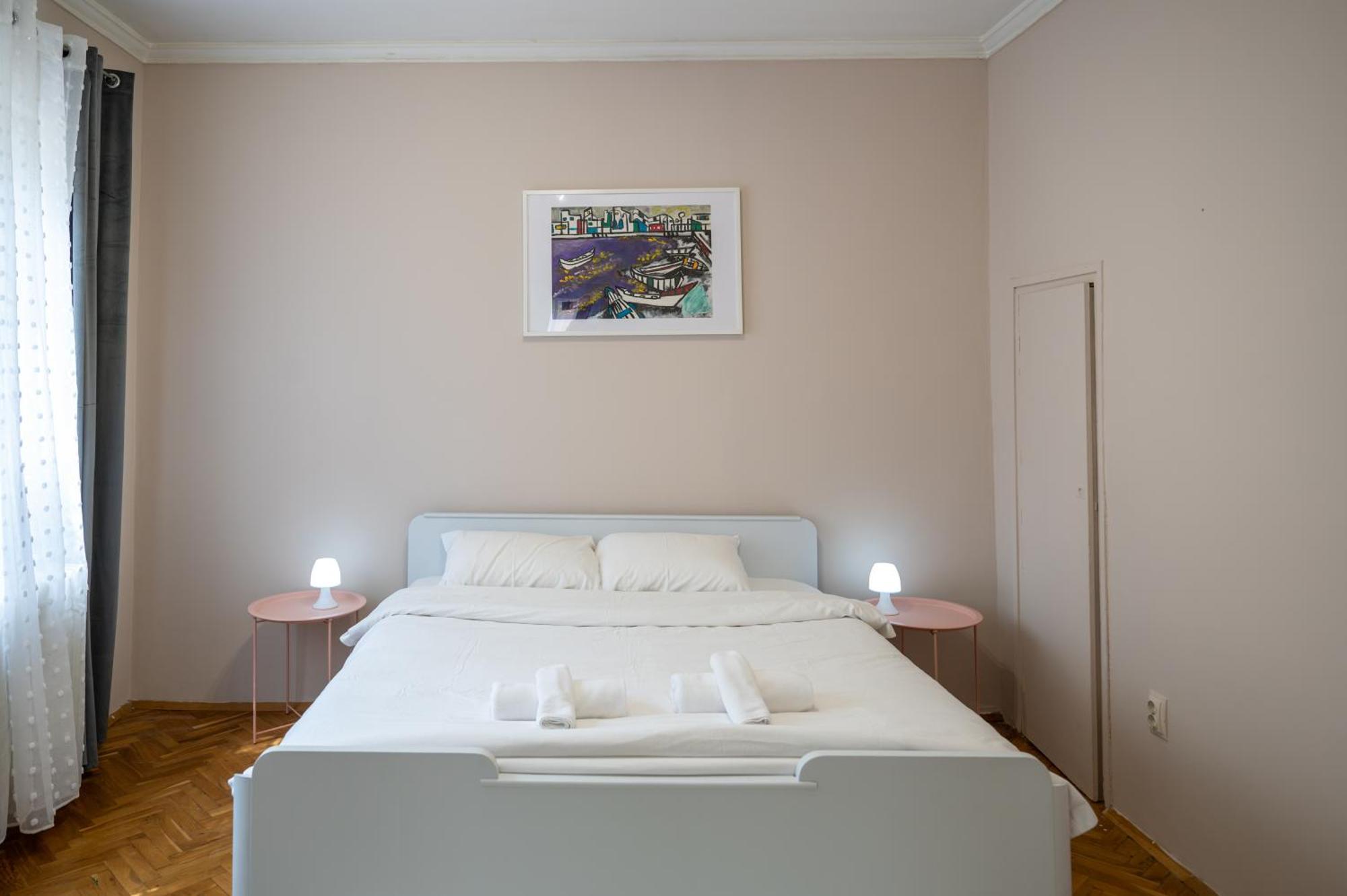 Beautiful Two-Bedroom Apartment In City Center Szófia Kültér fotó