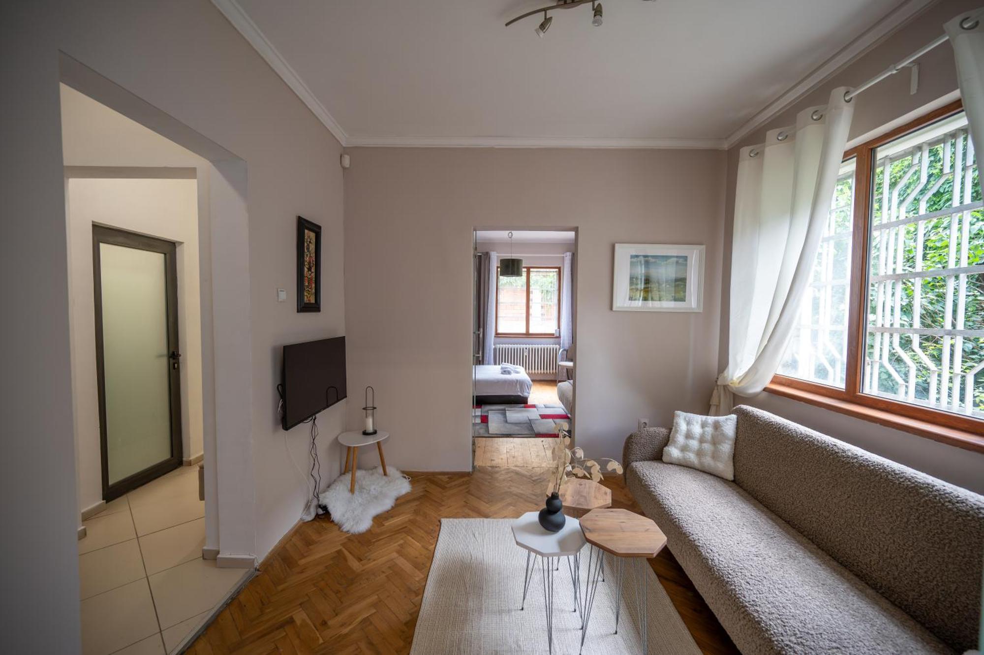 Beautiful Two-Bedroom Apartment In City Center Szófia Kültér fotó