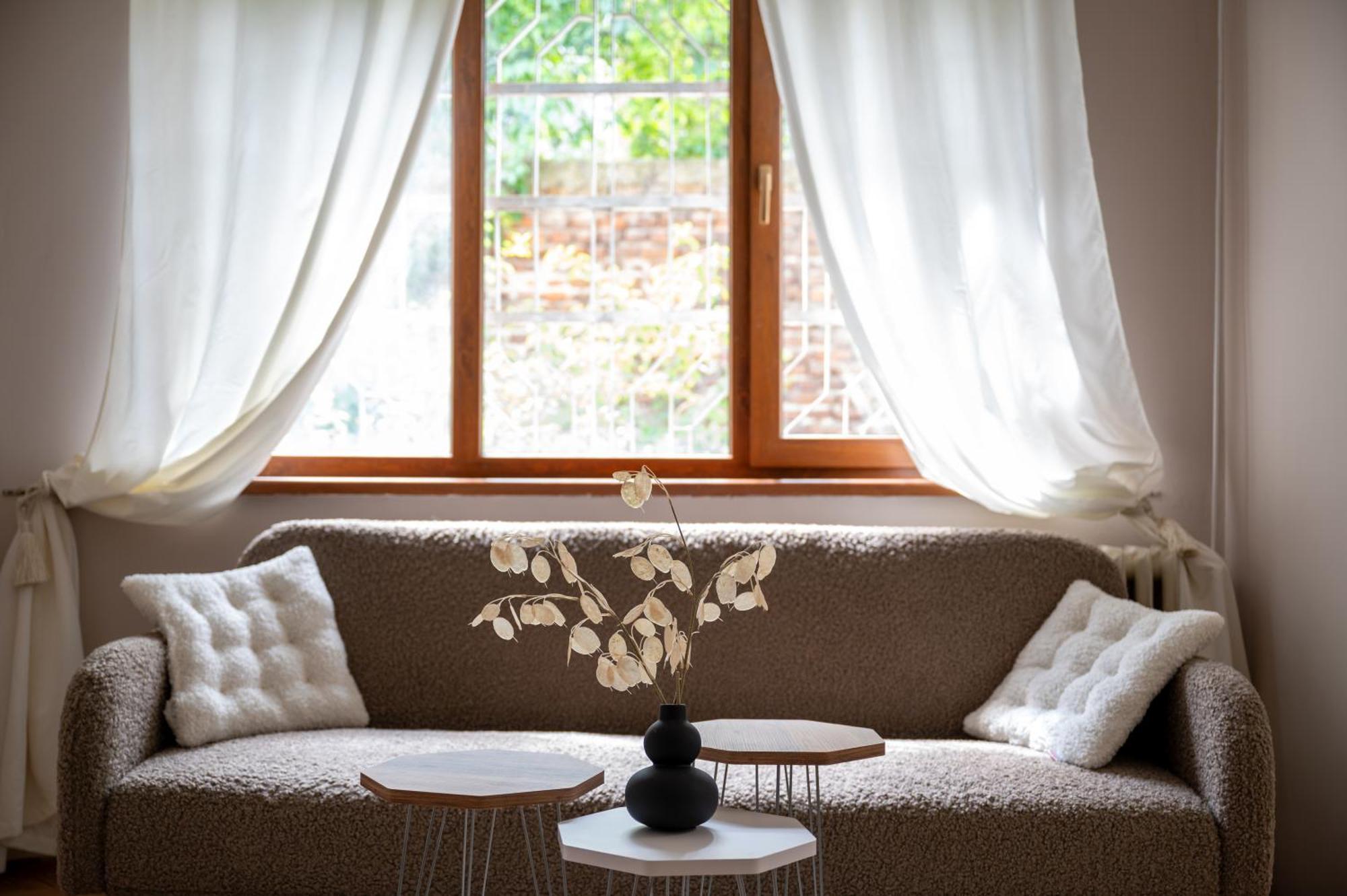 Beautiful Two-Bedroom Apartment In City Center Szófia Kültér fotó
