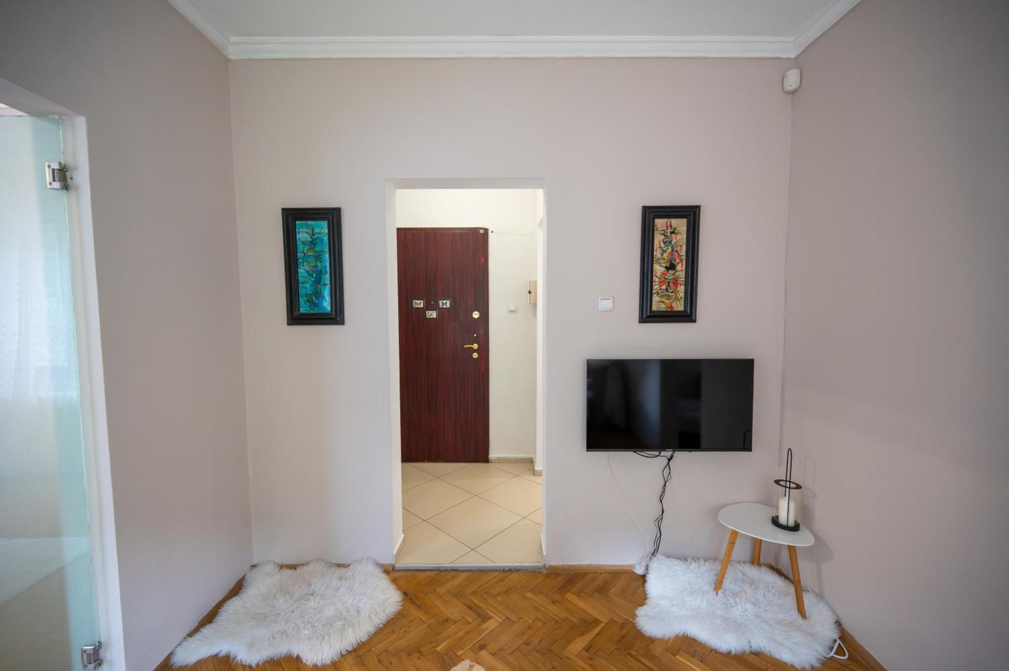 Beautiful Two-Bedroom Apartment In City Center Szófia Kültér fotó