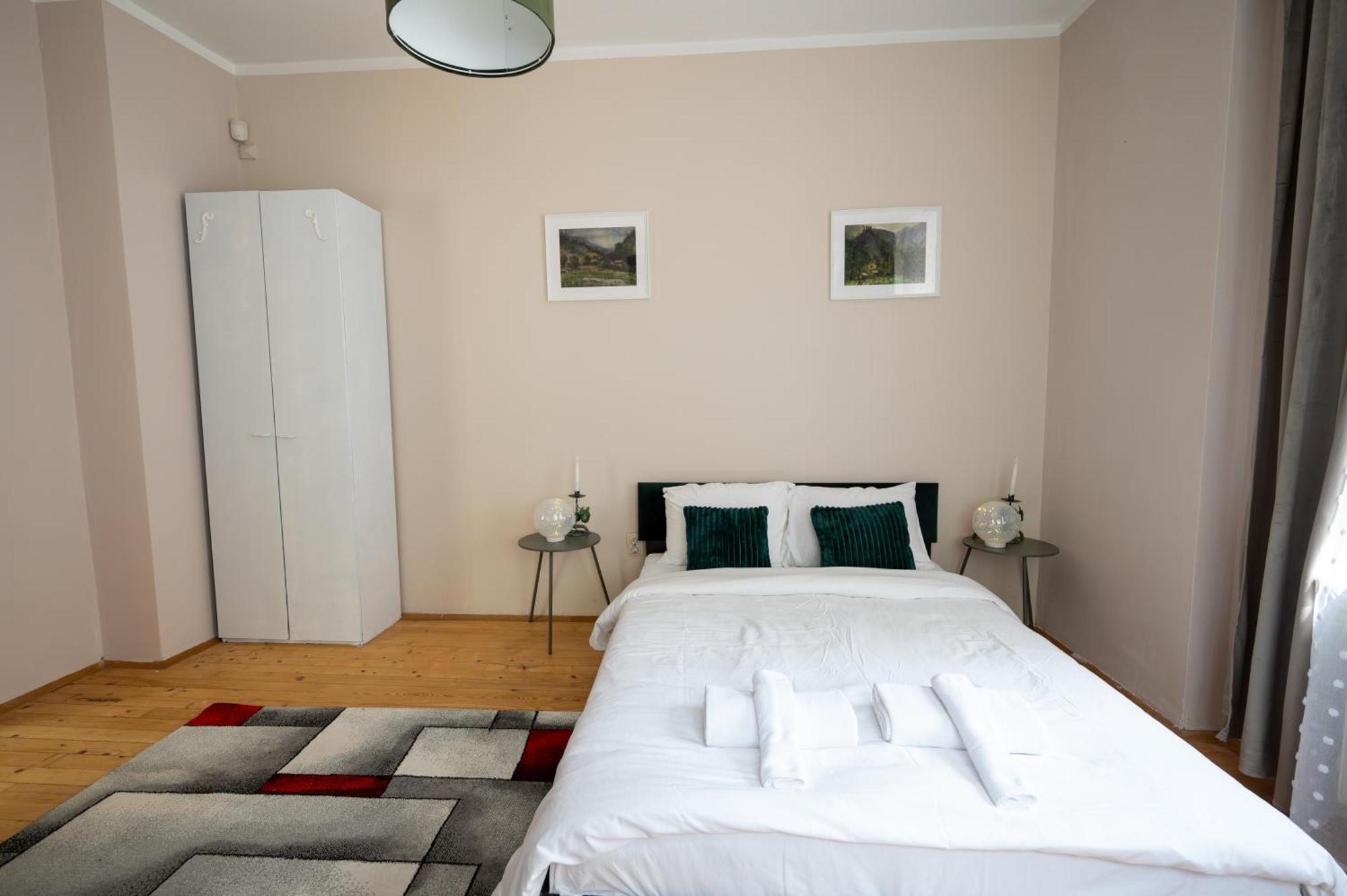 Beautiful Two-Bedroom Apartment In City Center Szófia Kültér fotó