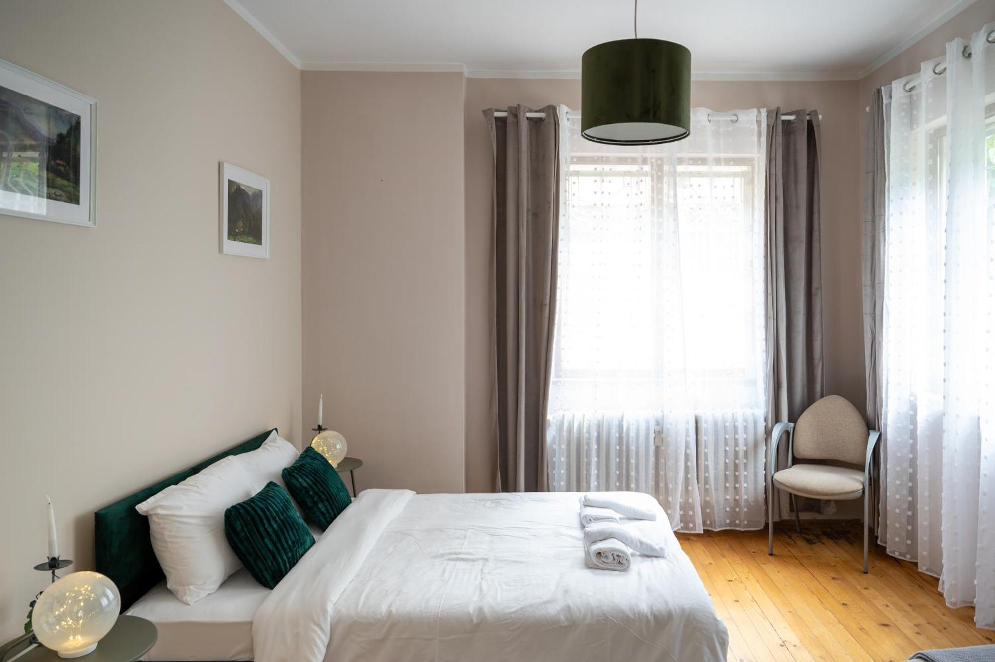 Beautiful Two-Bedroom Apartment In City Center Szófia Kültér fotó