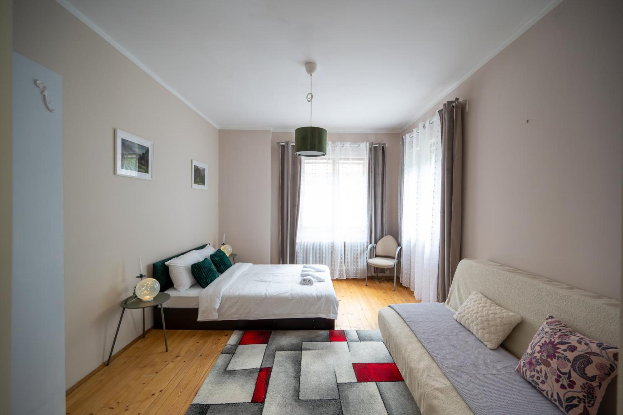 Beautiful Two-Bedroom Apartment In City Center Szófia Kültér fotó