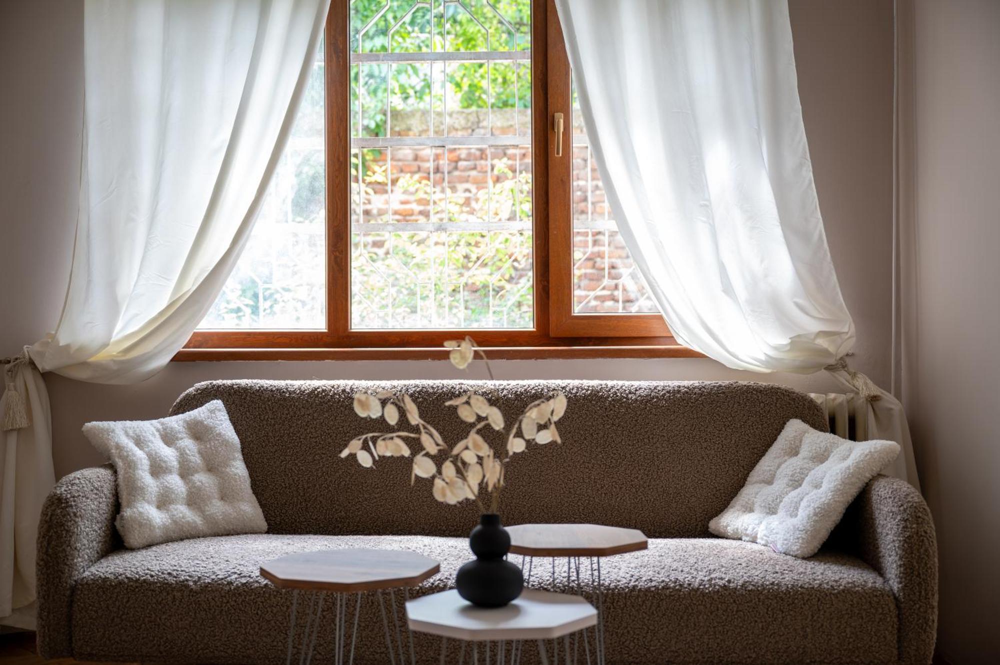Beautiful Two-Bedroom Apartment In City Center Szófia Kültér fotó